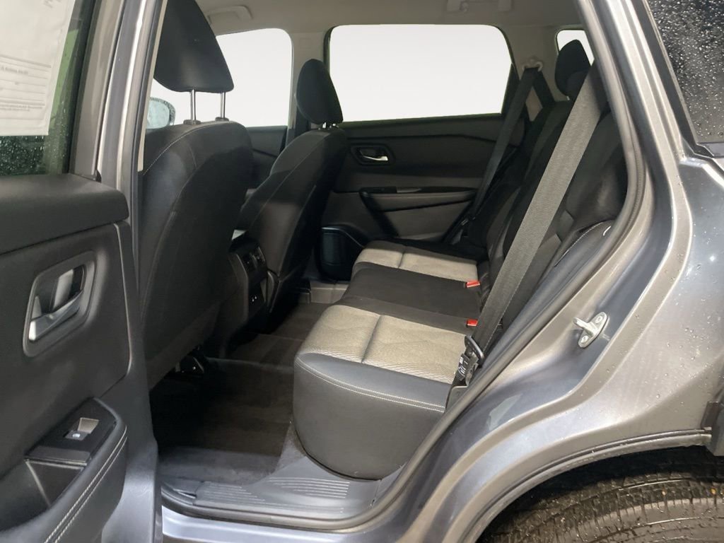 Used 2024 Nissan Rogue SV AWD/4WD image 12