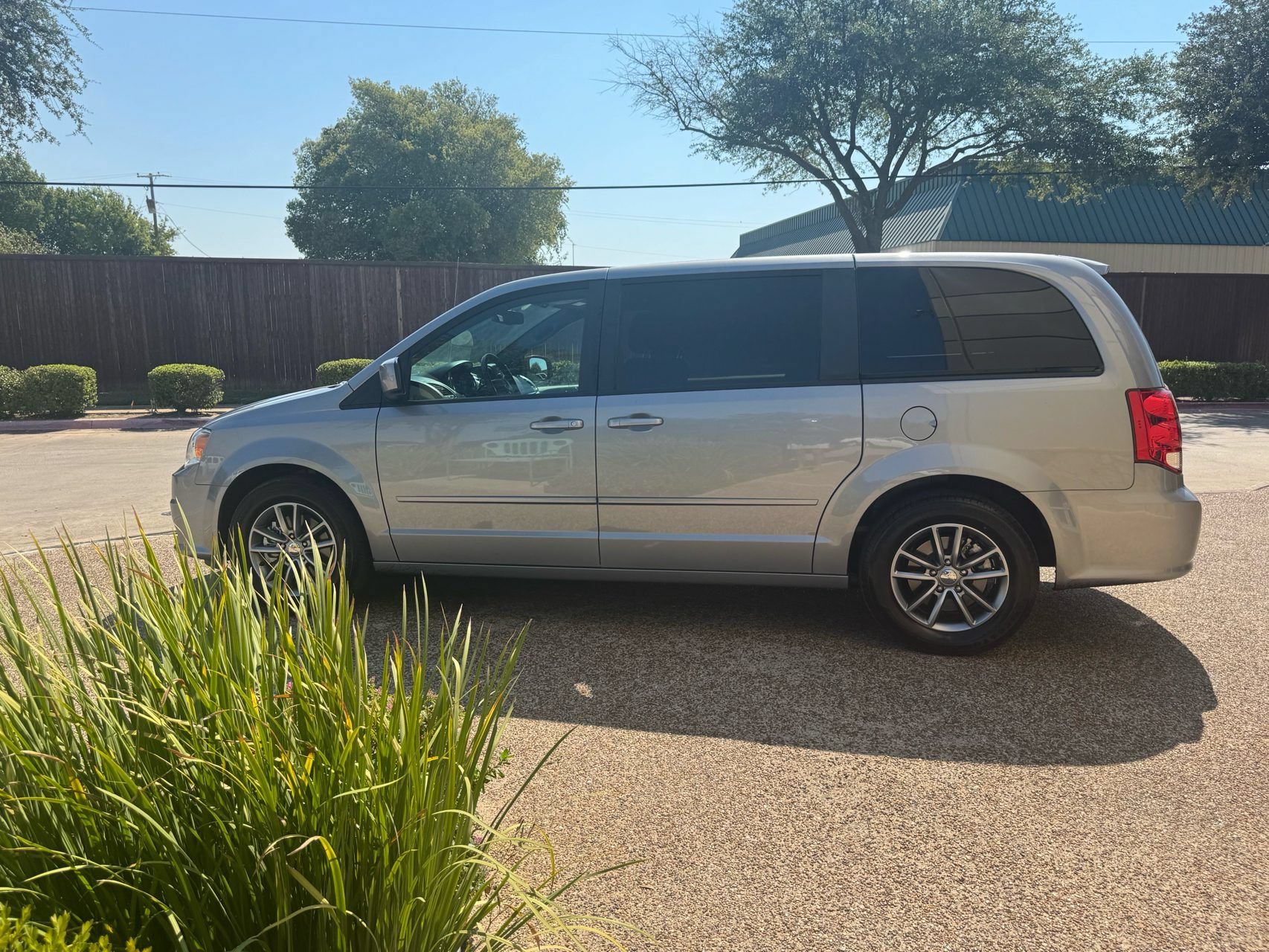 Used 2016 Dodge Grand Caravan SE FWD image 12