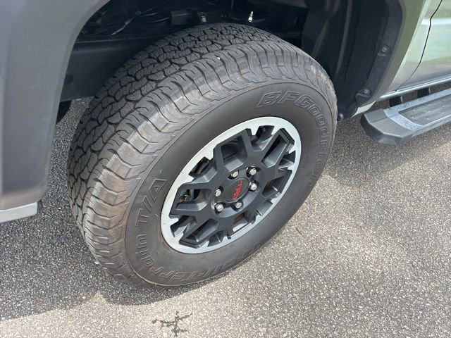 Used 2025 Toyota Tacoma TRD Off-Road w/ TRD Off Road Upgrade Package AWD/4WD image 14