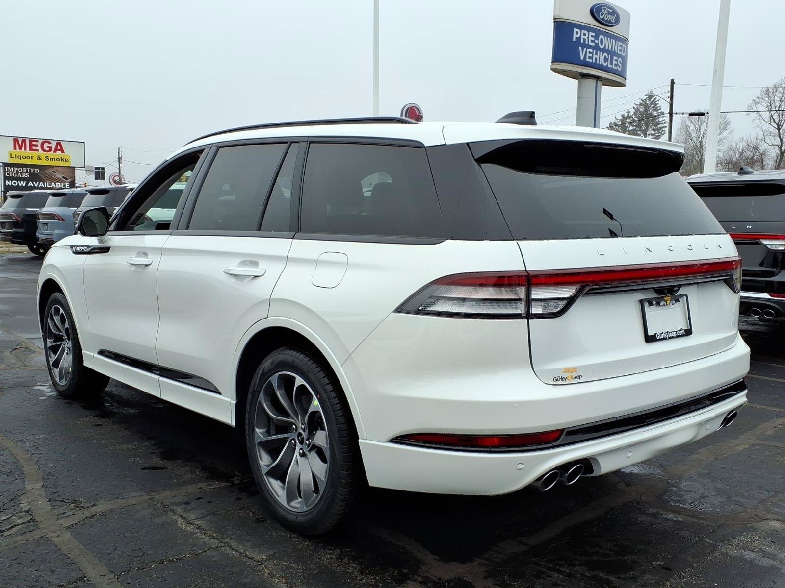 New 2026 Lincoln Aviator AWD w/ Jet Appearance Package image 8