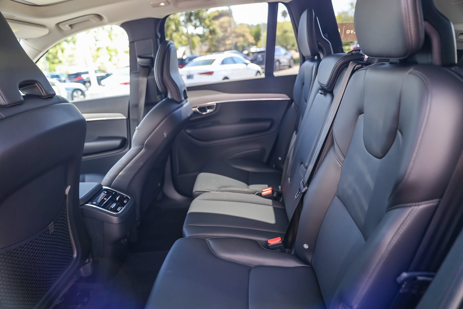 Used 2025 Volvo XC90 B5 Core w/ Protection Package Premier AWD/4WD image 18