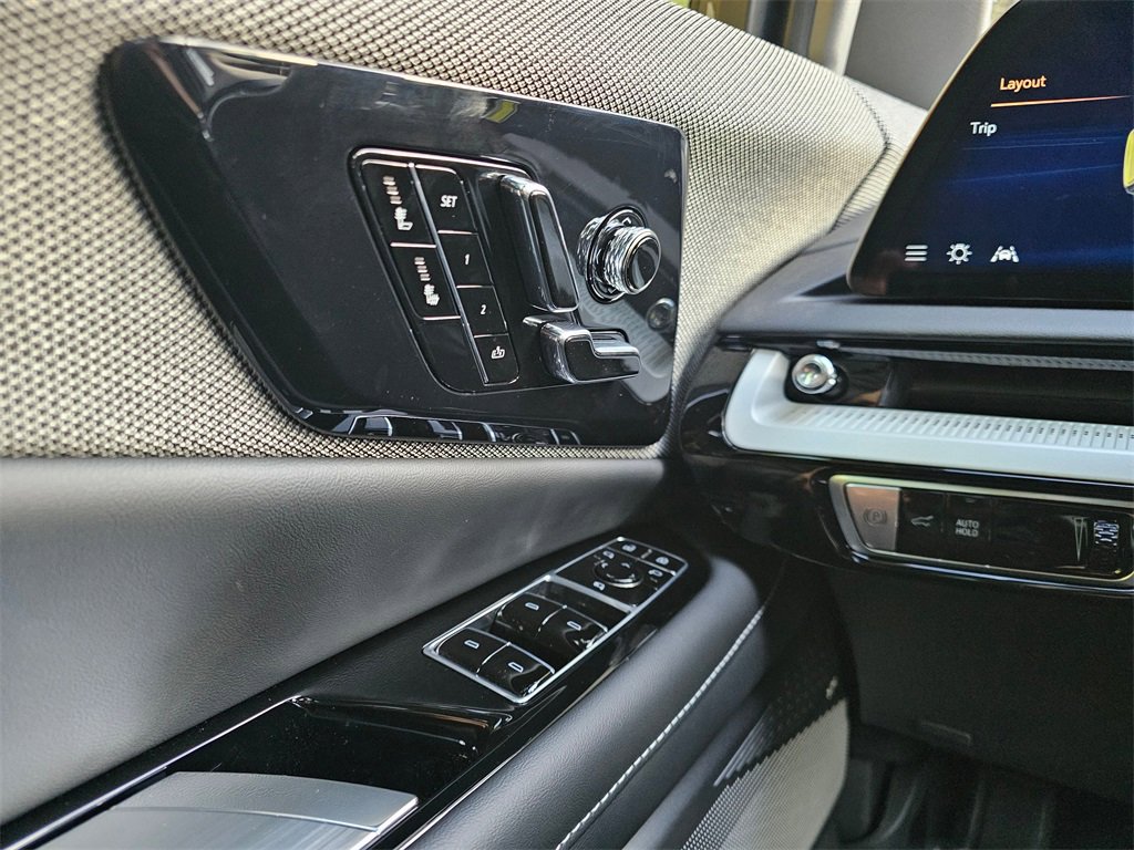 New 2026 Cadillac Optiq Luxury 1 image 30