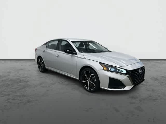 Used 2025 Nissan Altima 2.5 SR FWD image 5