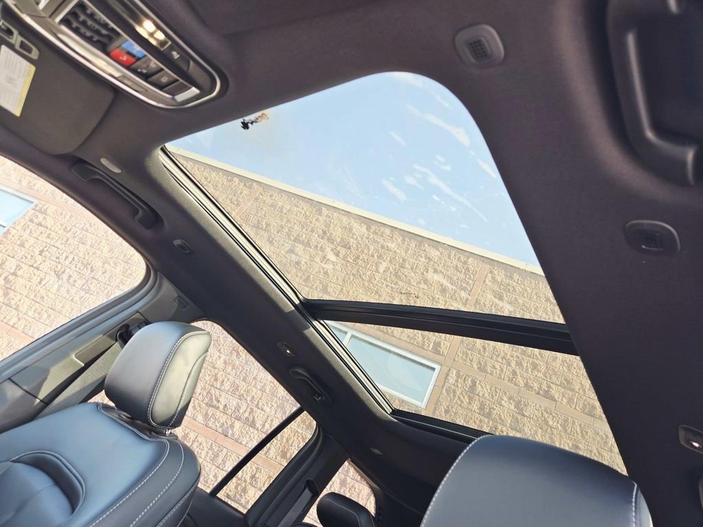 New 2025 Jeep Grand Cherokee Limited AWD/4WD image 11
