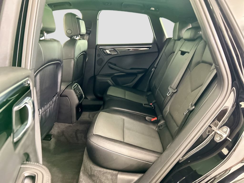 Certified 2024 Porsche Macan AWD/4WD image 18