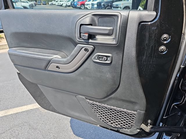 Used 2018 Jeep Wrangler Sahara AWD/4WD image 28