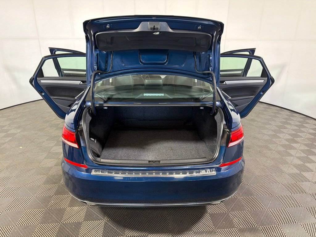 Certified 2022 Volkswagen Passat 2.0T SE FWD image 21