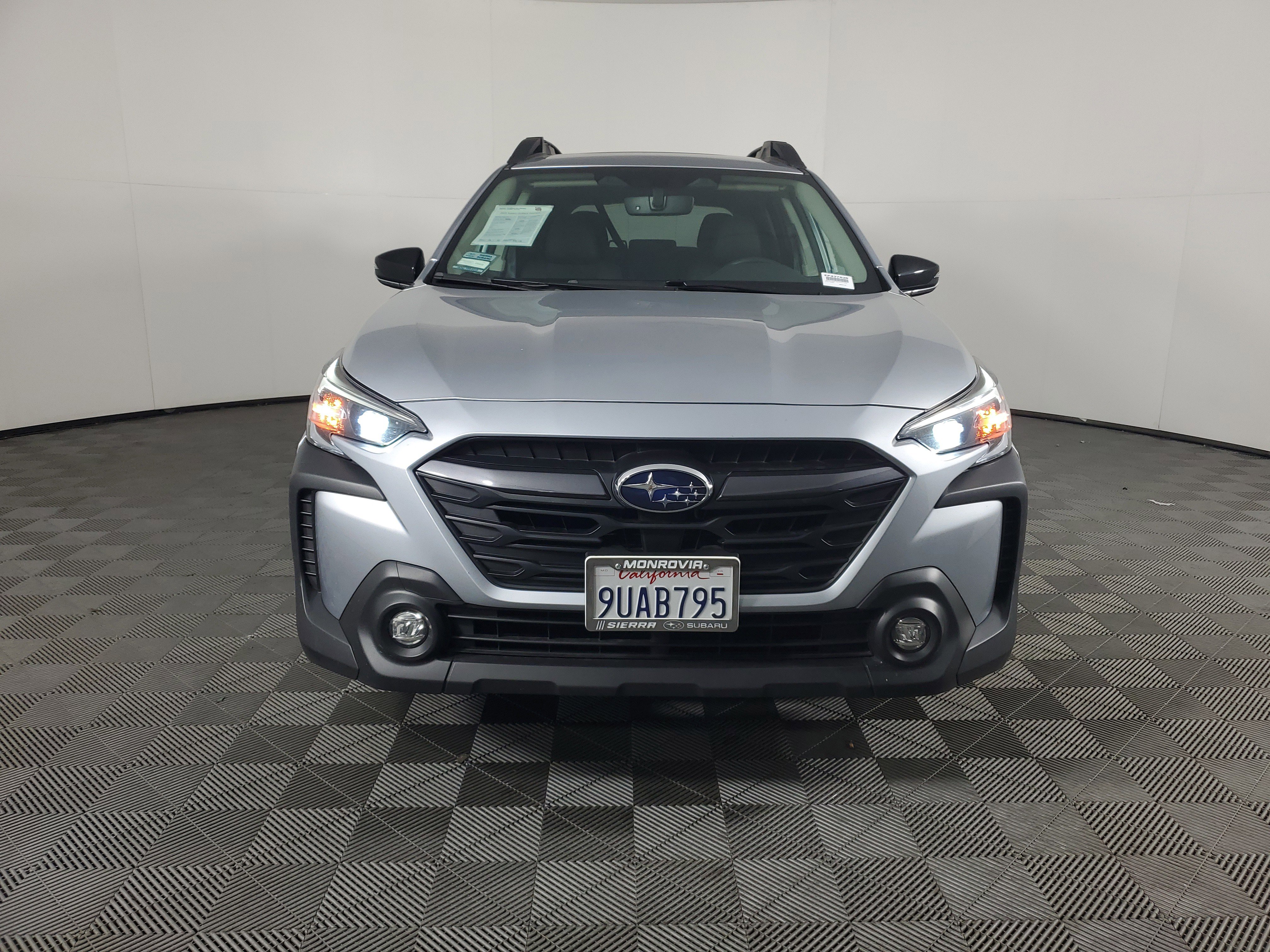 Used 2025 Subaru Outback Premium image 9