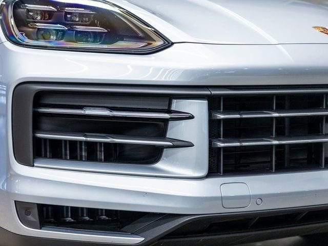 Certified 2025 Porsche Cayenne image 16