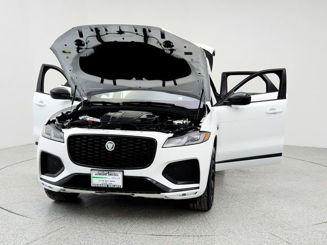 Certified 2026 Jaguar F-PACE R-Dynamic S image 9