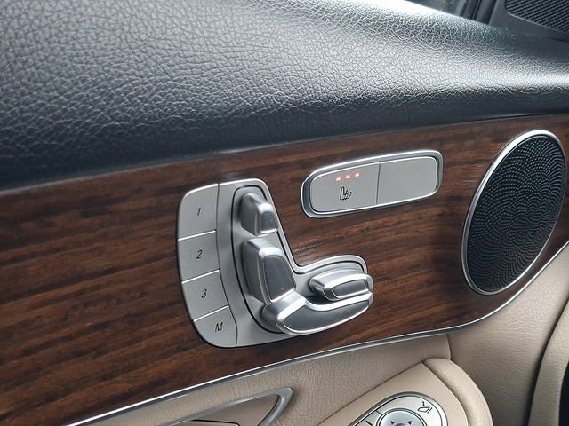 Used 2022 Mercedes-Benz GLC 300 4MATIC image 24