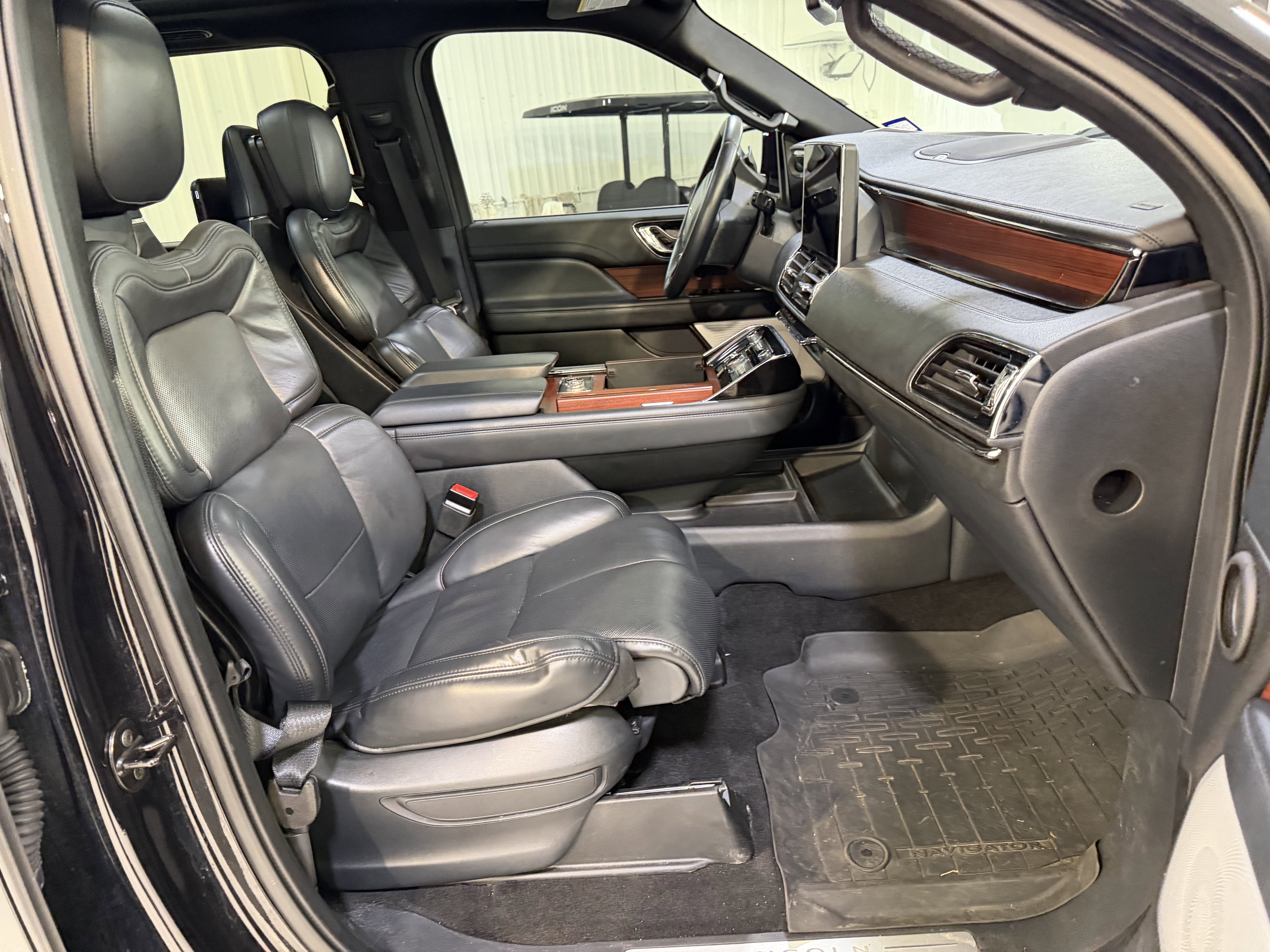 Used 2023 Lincoln Navigator L Reserve AWD/4WD image 14