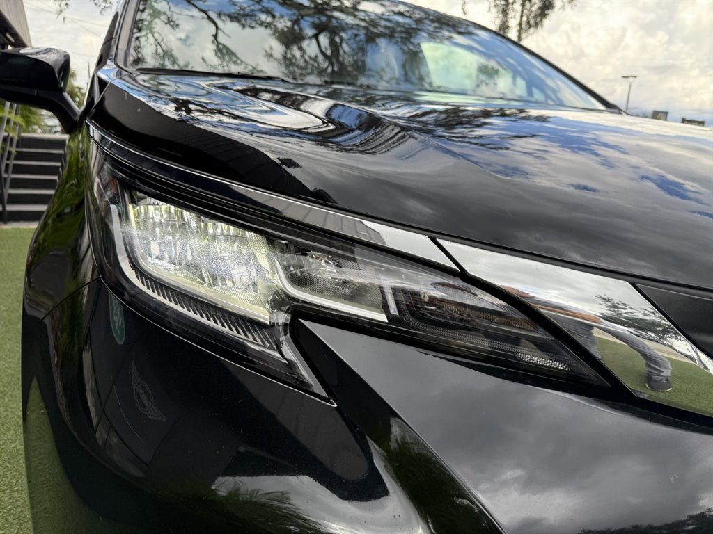 Used 2023 Toyota Sienna XLE image 9