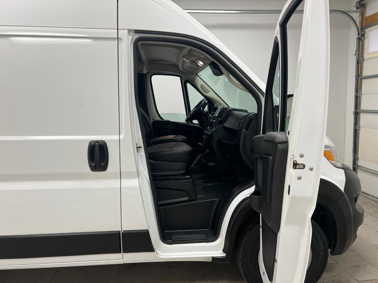 Used 2025 RAM ProMaster 2500 w/ Convenience Group FWD image 27