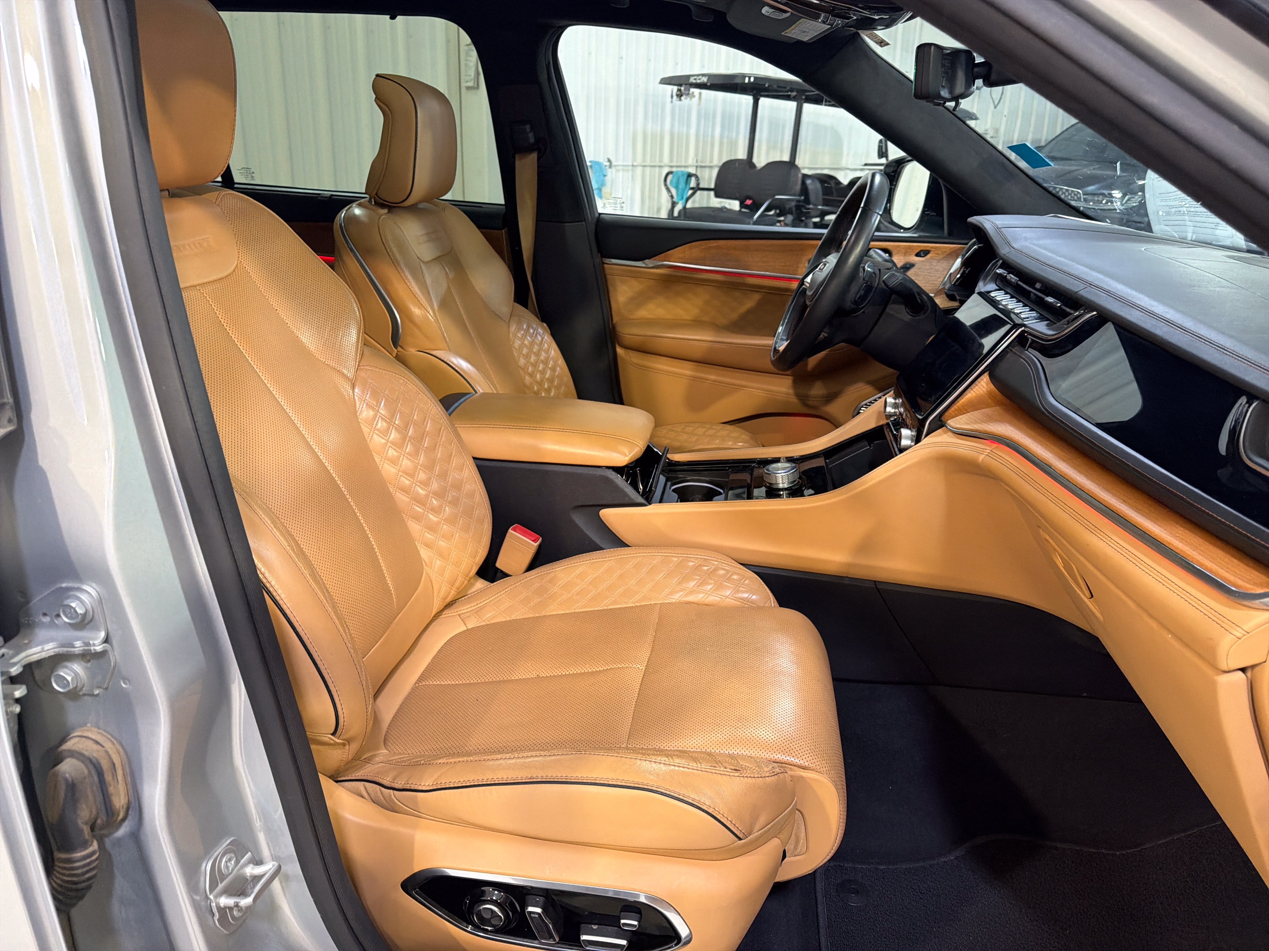 Used 2023 Jeep Grand Cherokee L Summit AWD/4WD image 14