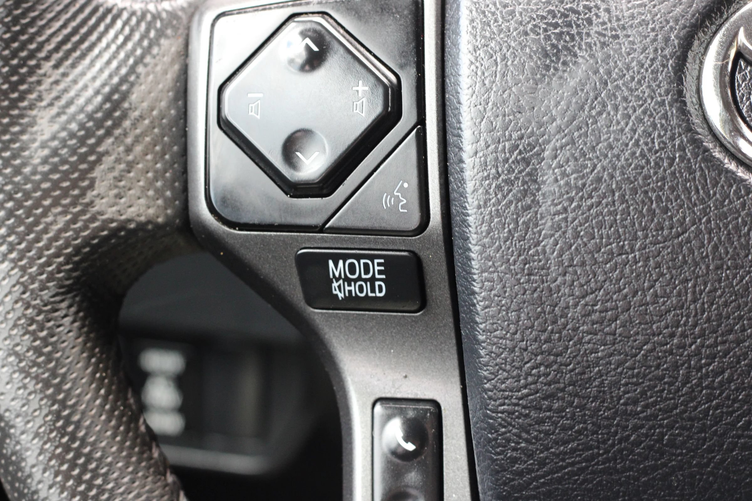 Used 2023 Toyota Tacoma TRD Off-Road w/ Technology Package AWD/4WD image 16