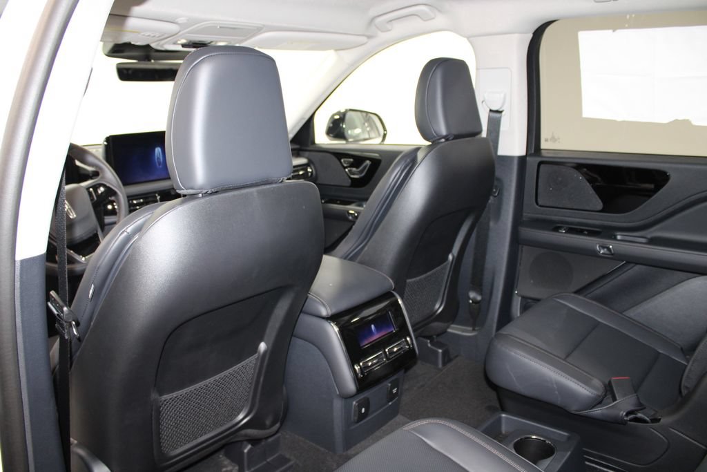 New 2026 Lincoln Aviator 2WD w/ Jet Appearance Package image 25