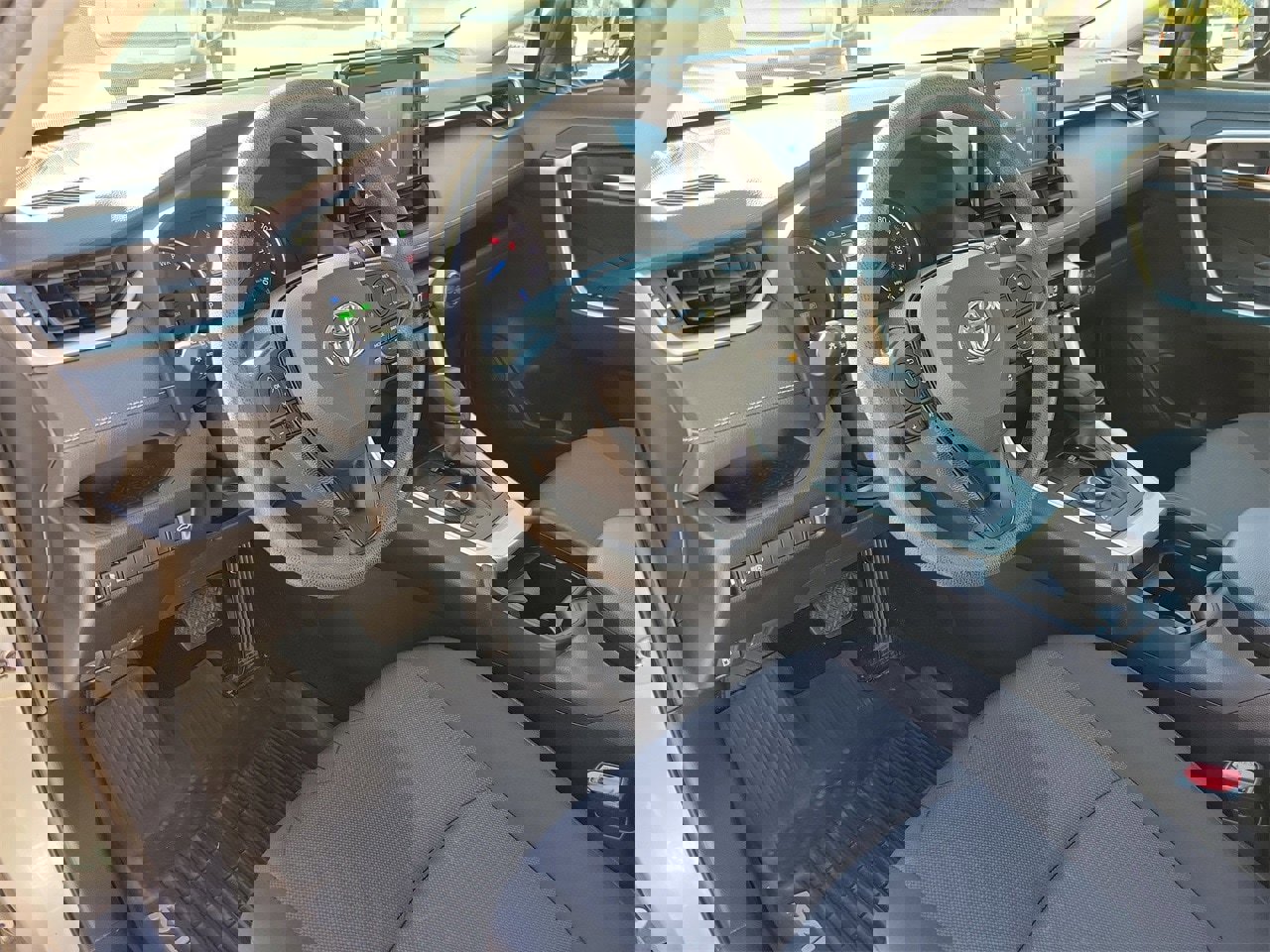 Used 2020 Toyota RAV4 XLE image 16