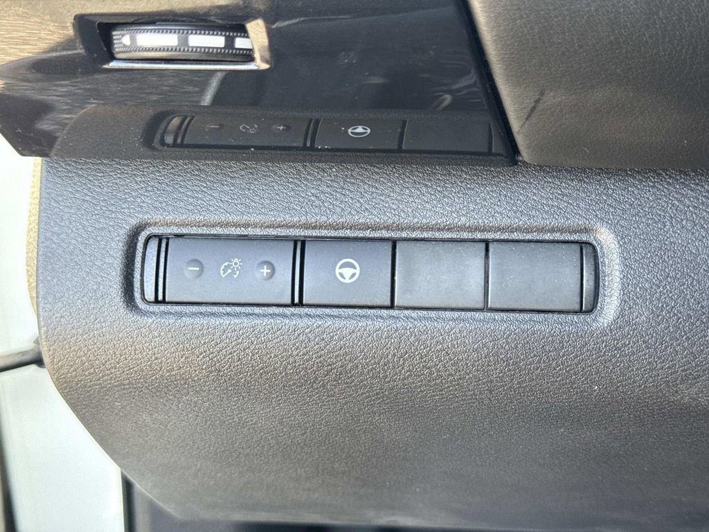 Certified 2024 Nissan Pathfinder SV FWD image 32