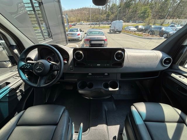Used 2025 Mercedes-Benz Sprinter 2500 image 31