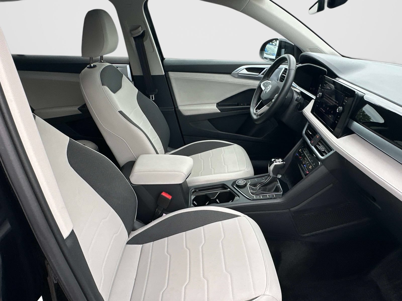 Certified 2025 Volkswagen Taos SE AWD/4WD image 10