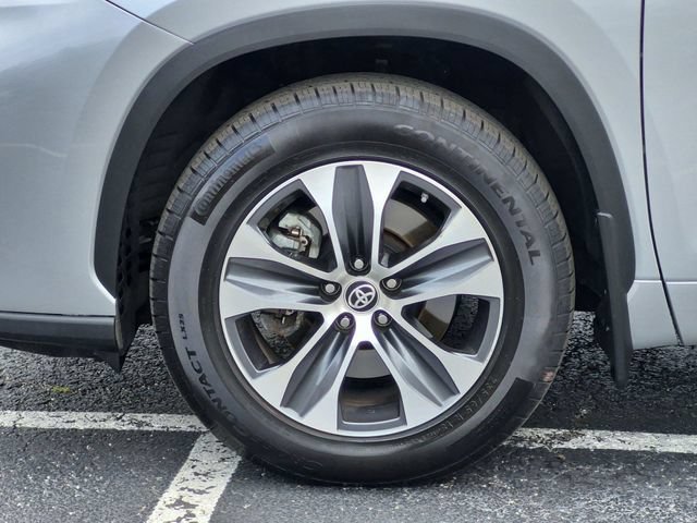 Certified 2024 Toyota Highlander XLE AWD/4WD image 10