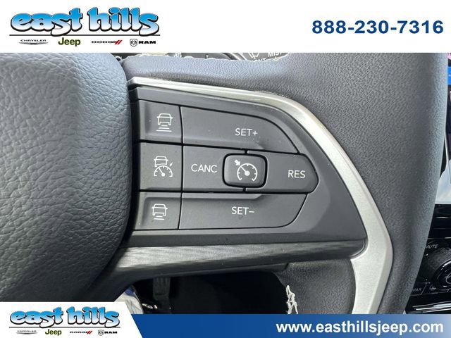 Used 2025 Jeep Grand Cherokee Altitude AWD/4WD image 21