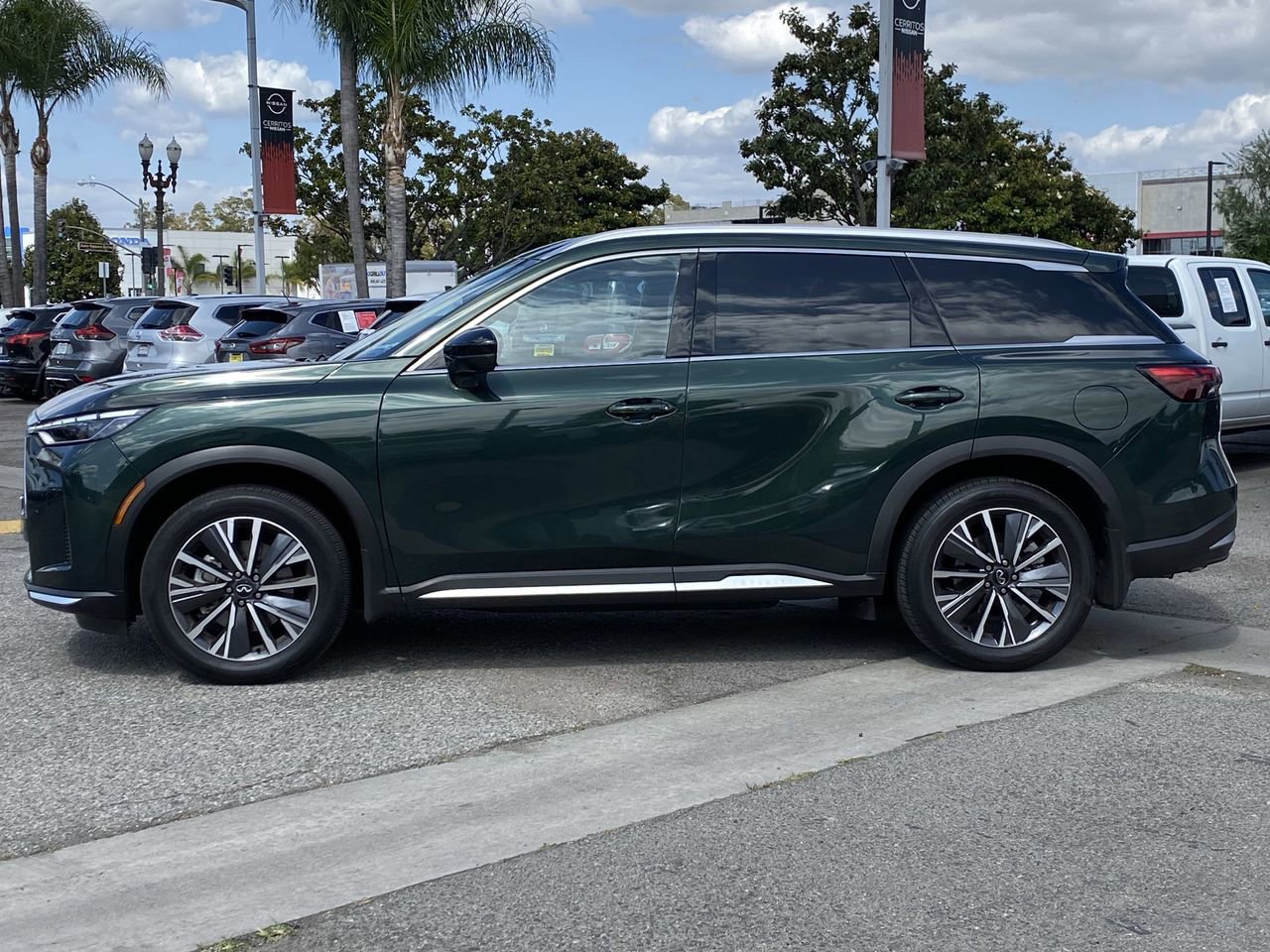 Certified 2026 INFINITI QX60 Luxe AWD/4WD image 3