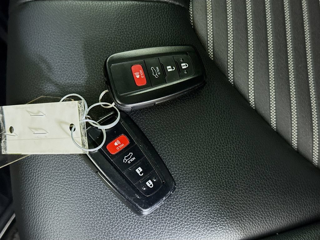 Used 2023 Toyota Highlander XSE AWD/4WD image 35