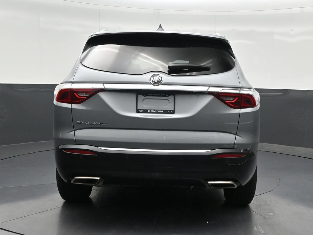Used 2024 Buick Enclave Essence w/ Technology Package FWD image 4