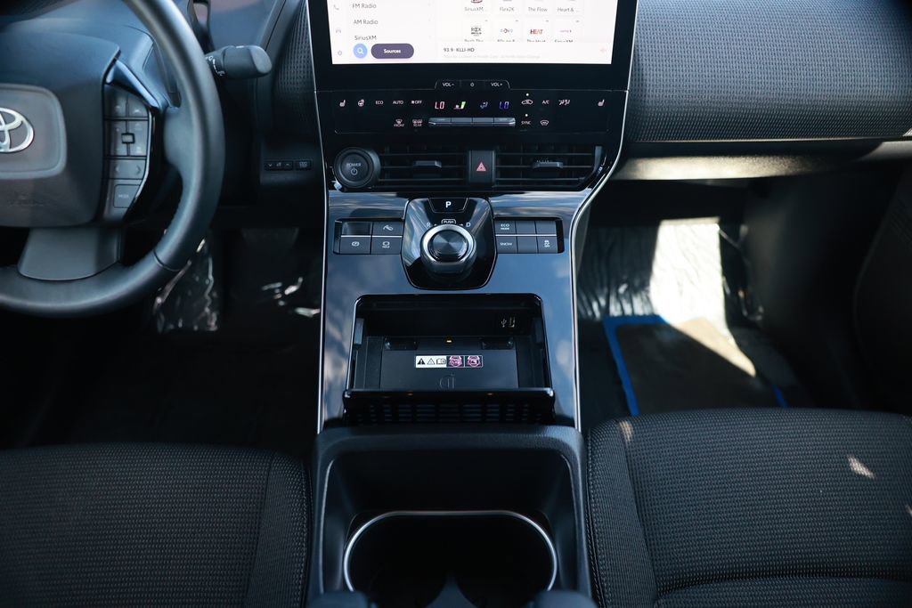 Used 2023 Toyota bZ4X XLE w/ Weather Package FWD image 31