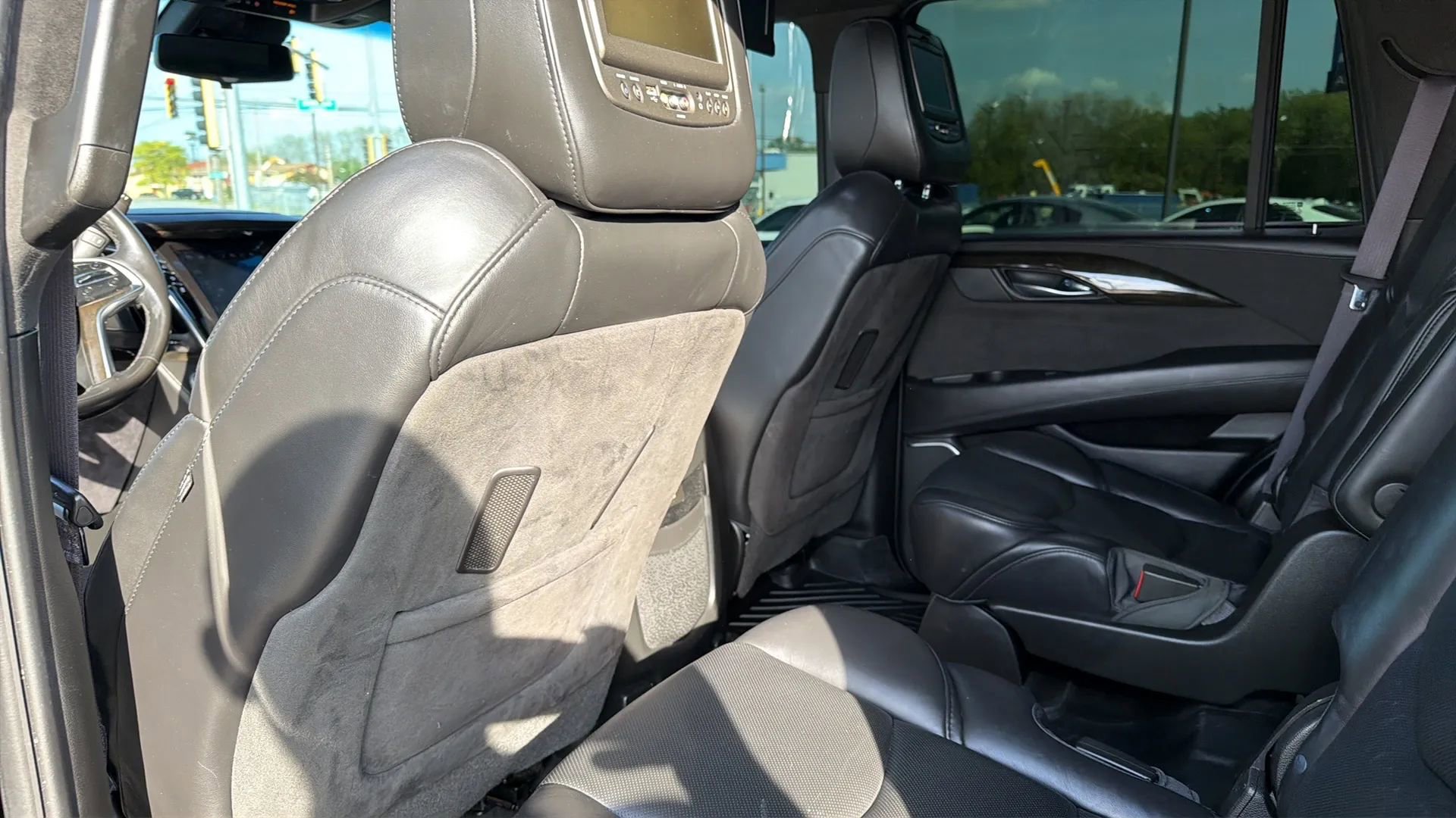 Used 2017 Cadillac Escalade Platinum AWD/4WD image 62