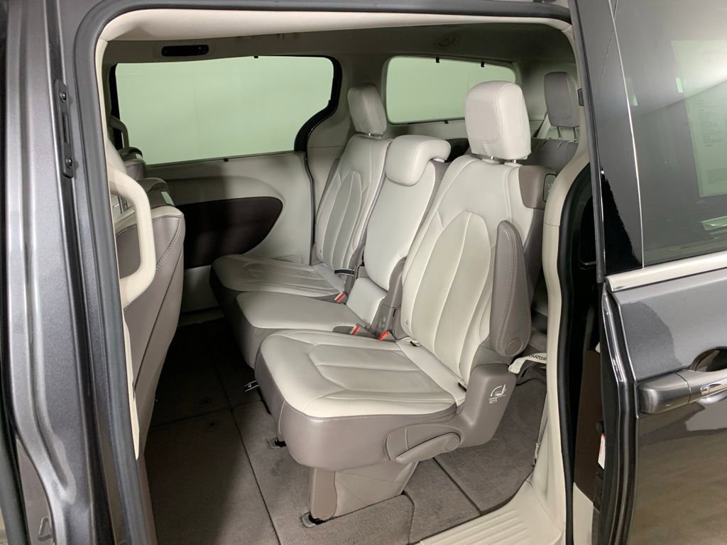 Used 2017 Chrysler Pacifica Touring-L Plus FWD image 30