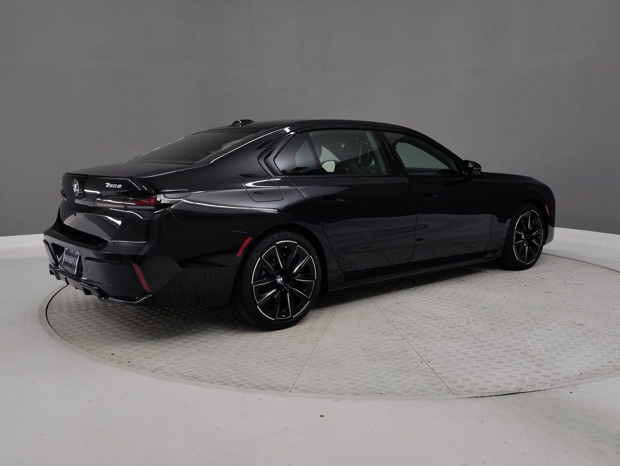 New 2026 BMW 750e xDrive image 6