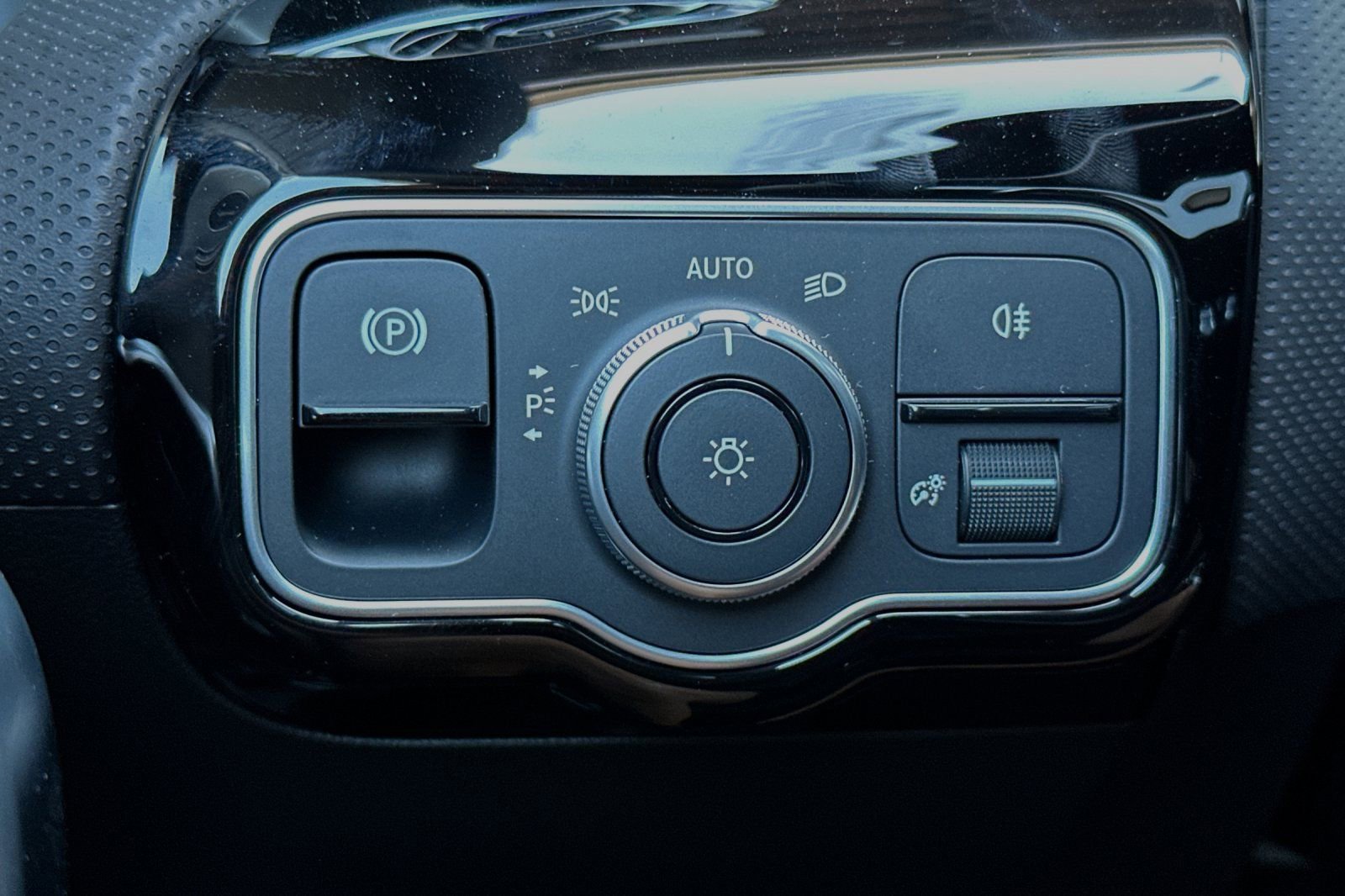 New 2025 Mercedes-Benz CLA 35 AMG 4MATIC image 30