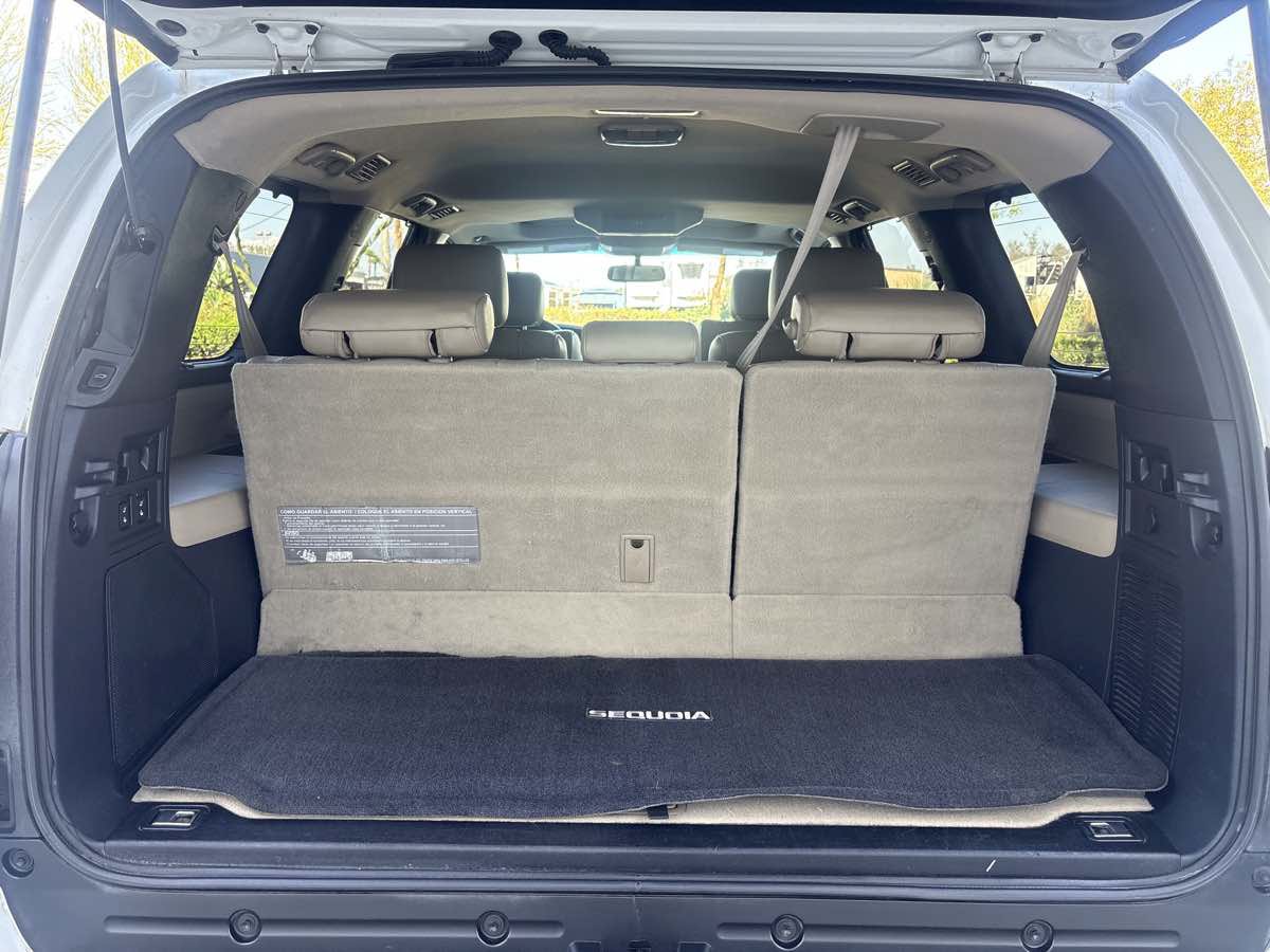 Used 2015 Toyota Sequoia Platinum RWD image 10