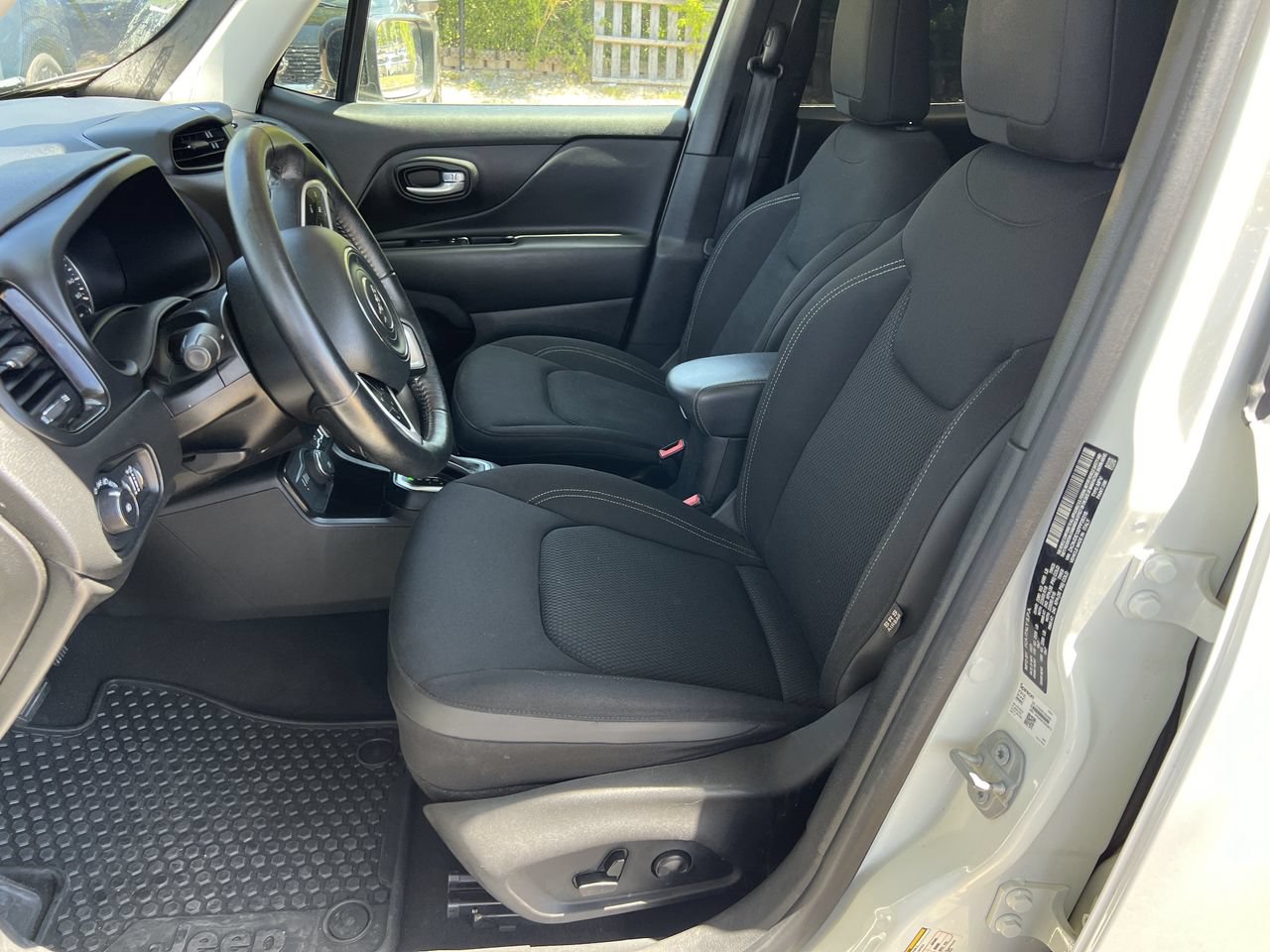 Used 2023 Jeep Renegade Altitude w/ Convenience Group I AWD/4WD image 6
