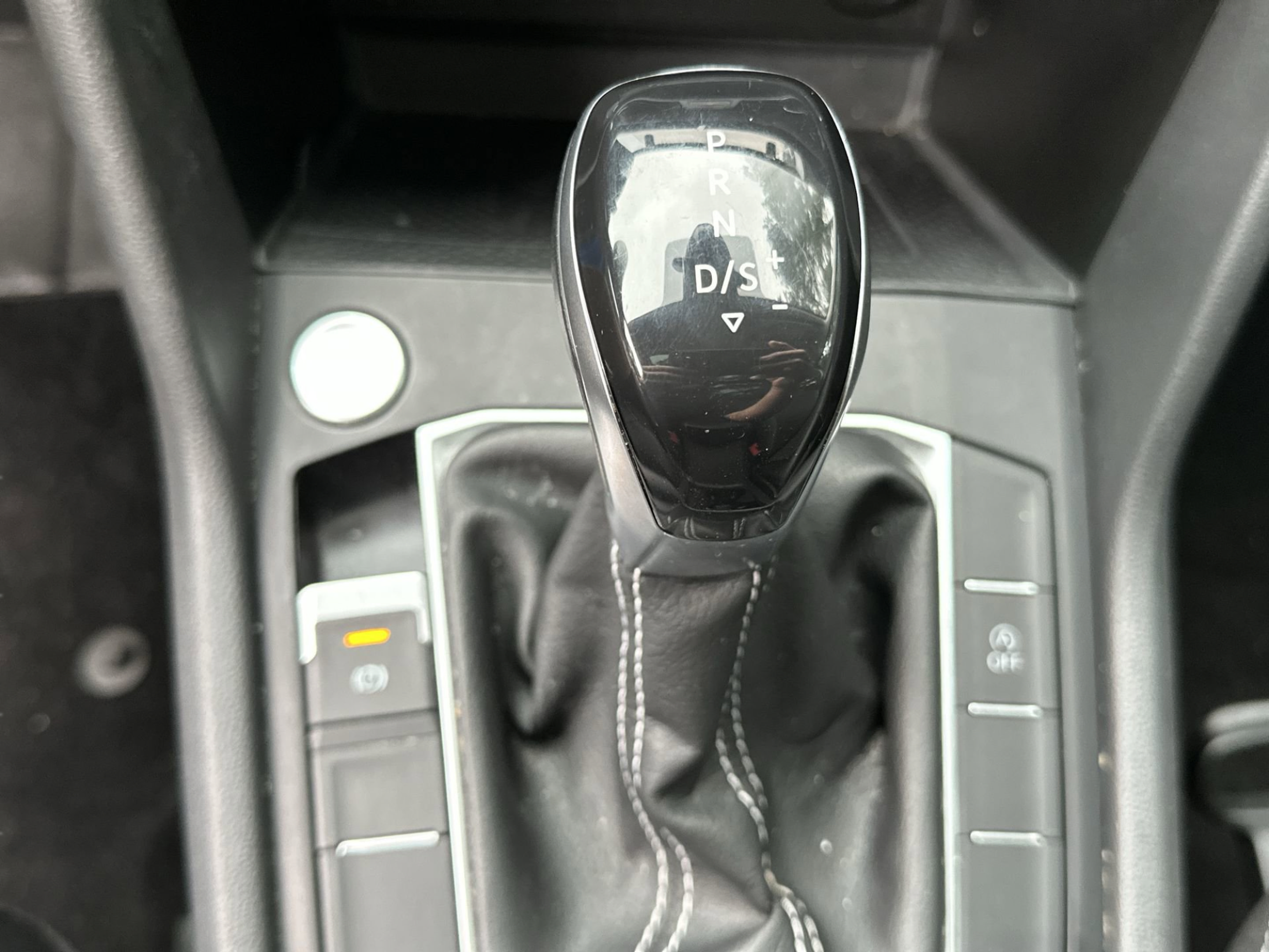 Used 2022 Volkswagen Taos SE FWD image 21