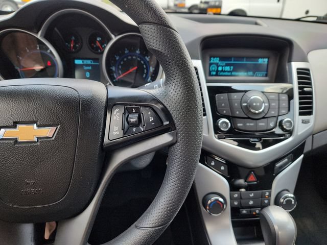 Used 2013 Chevrolet Cruze LS FWD image 38