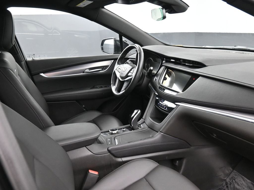Used 2023 Cadillac XT5 Luxury image 2