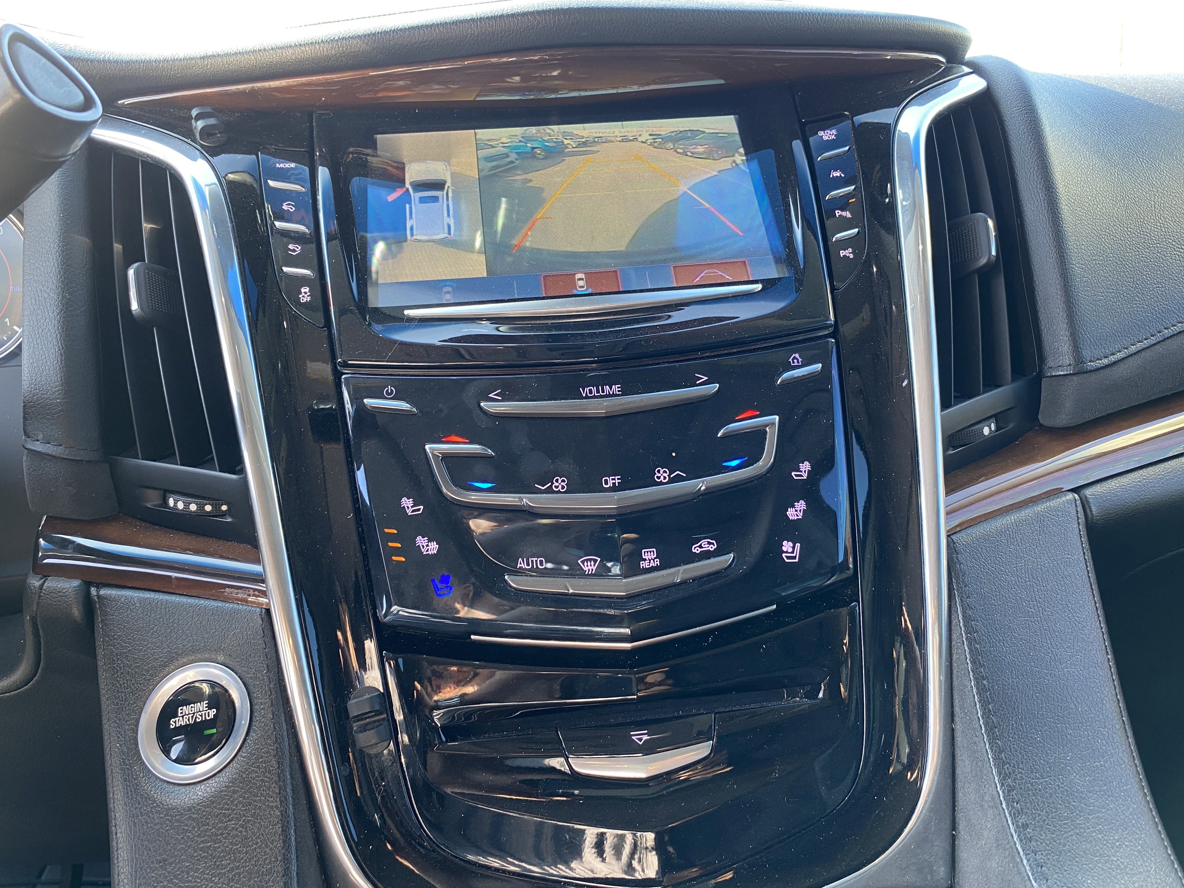 Used 2018 Cadillac Escalade Luxury image 11