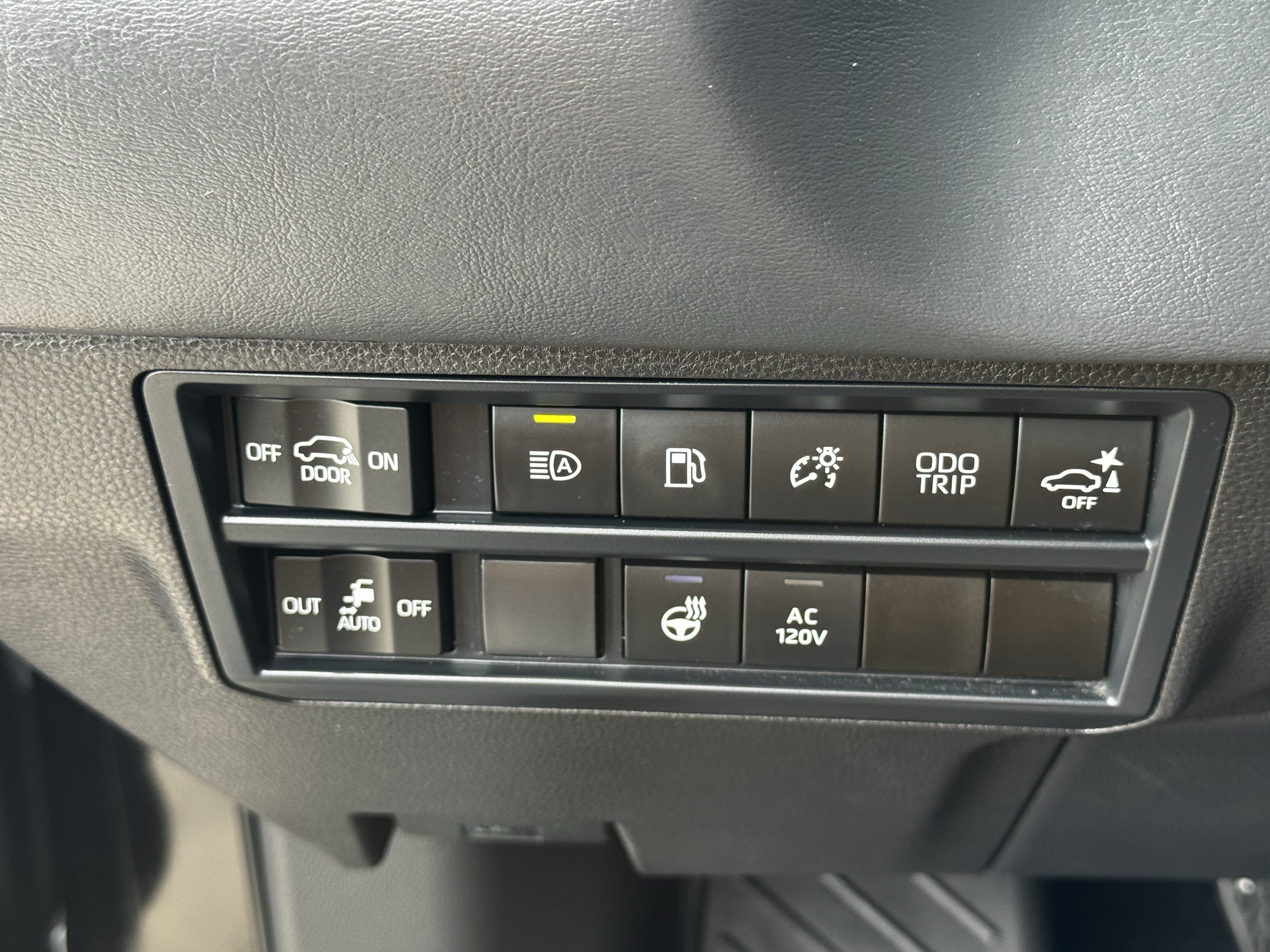 Used 2024 Toyota Sequoia Platinum AWD/4WD image 25