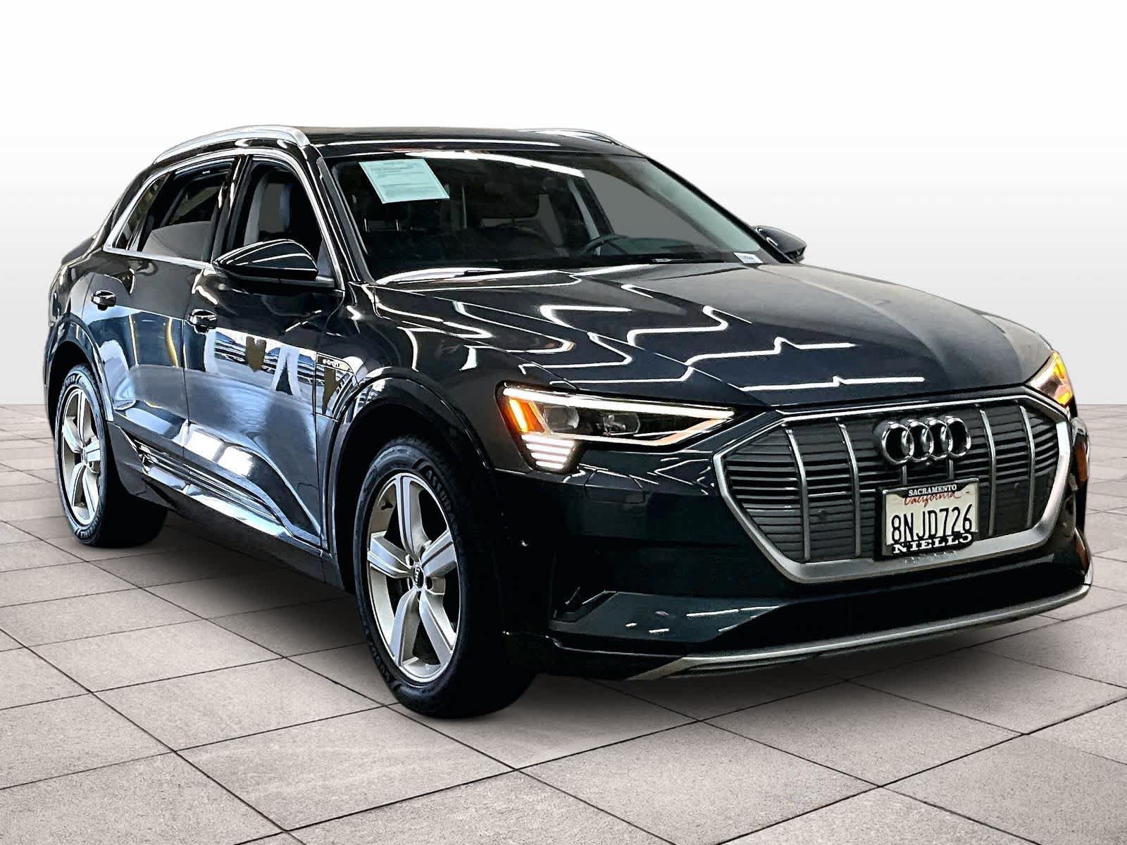 Used 2019 Audi e-tron Prestige w/ Prestige Package AWD/4WD image 2