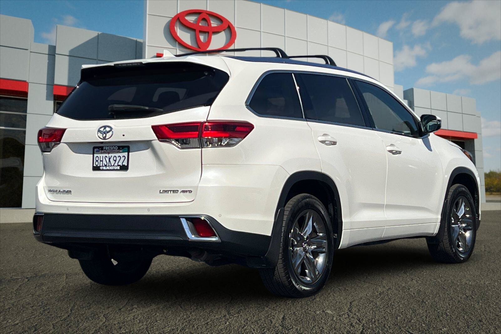 Certified 2019 Toyota Highlander Limited Platinum AWD/4WD image 3