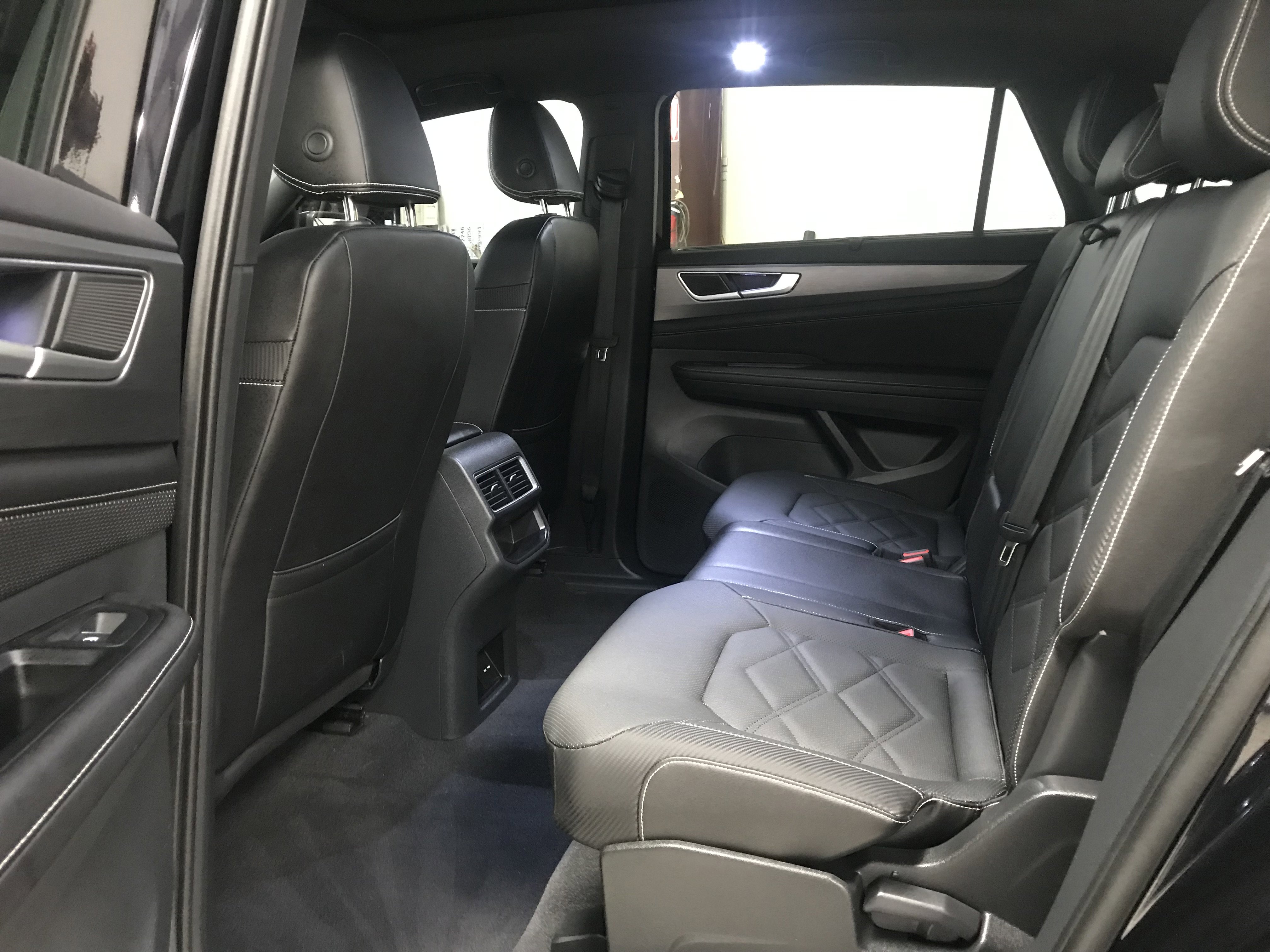 Used 2024 Volkswagen Atlas Cross Sport SE w/ Panoramic Sunroof Package image 10