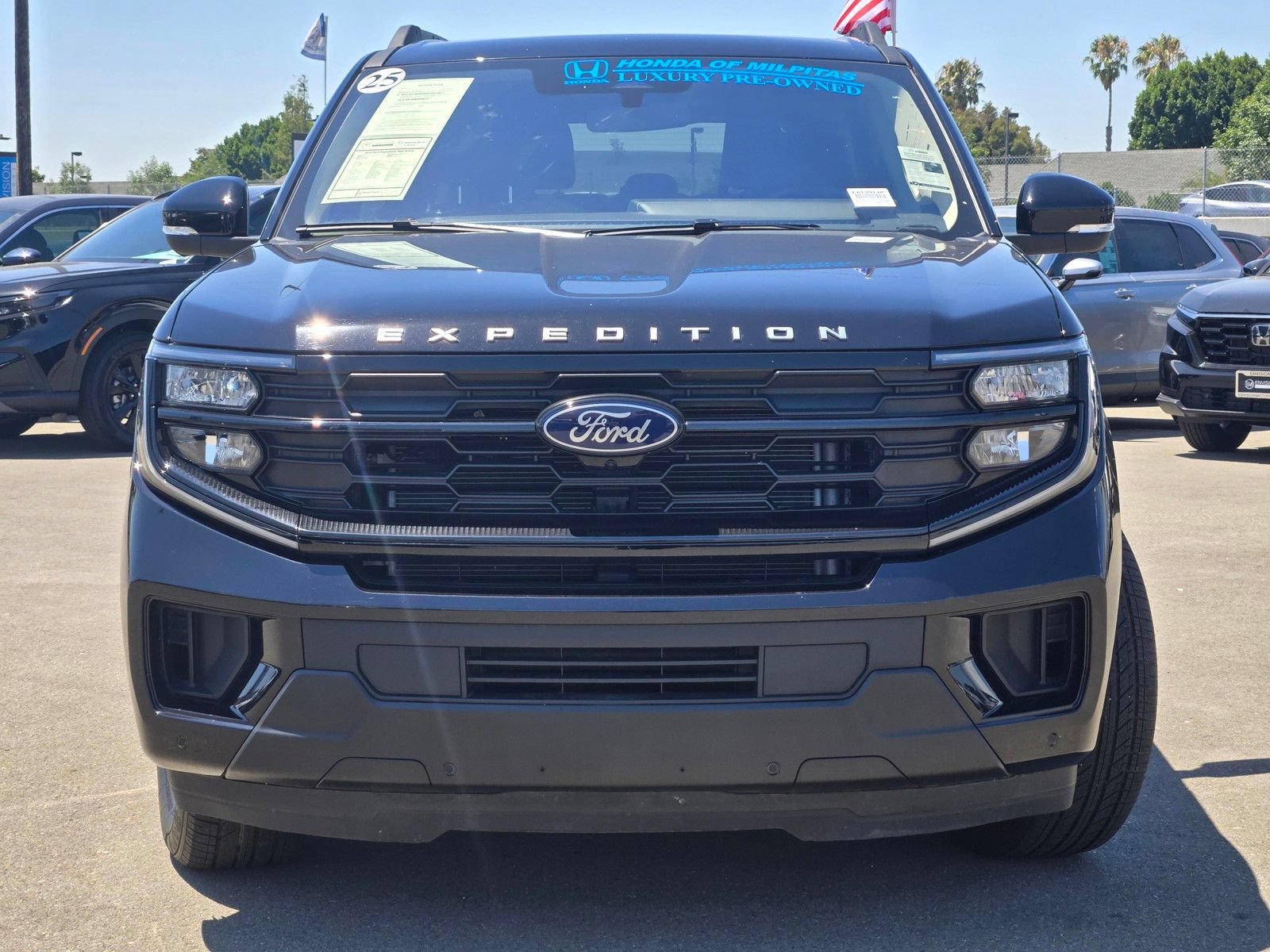 Used 2025 Ford Expedition Max Active AWD/4WD image 2