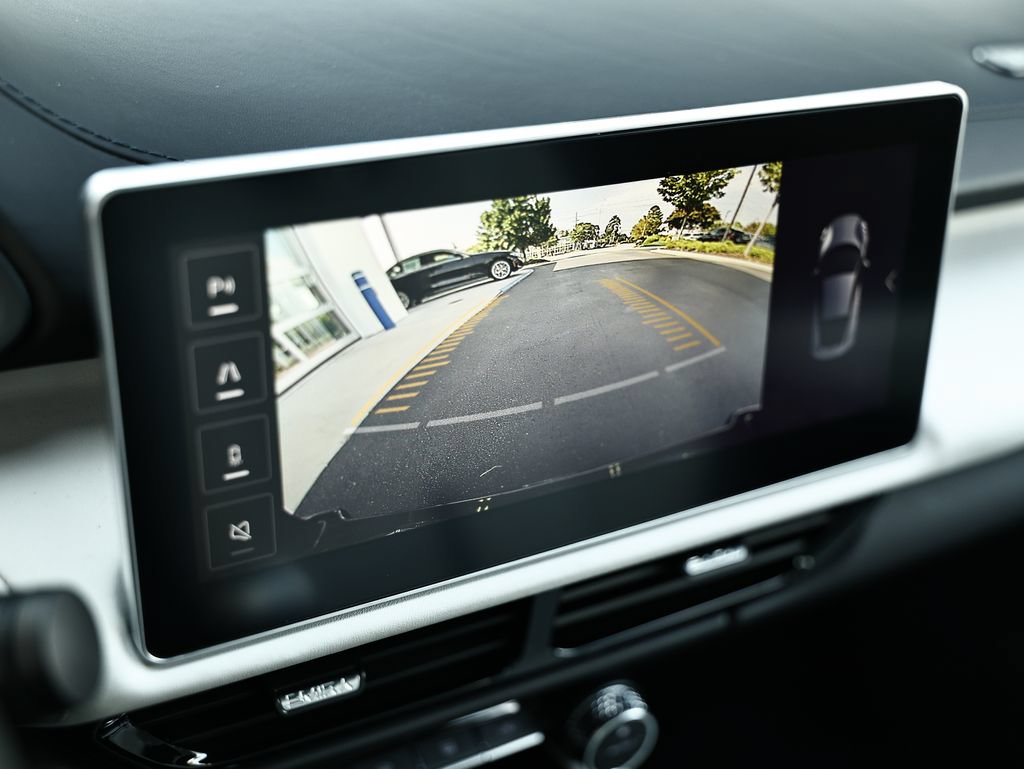 Used 2025 Lotus Emira RWD image 45