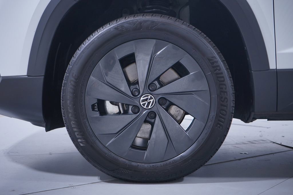 Used 2025 Volkswagen Taos S FWD image 2