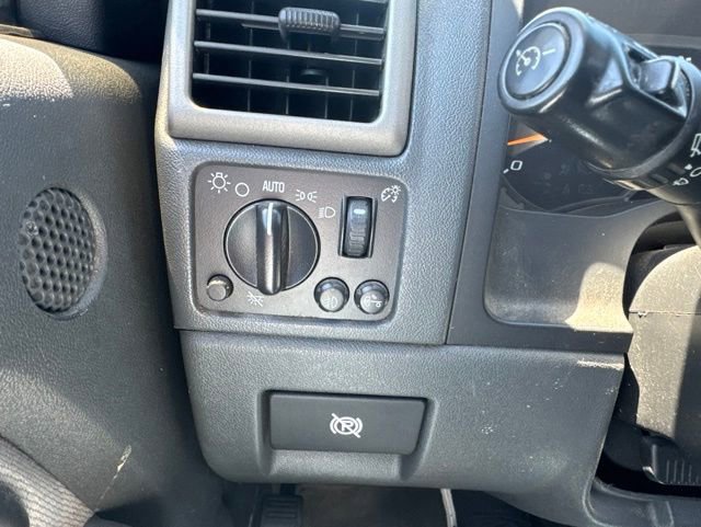 Used 2004 Chevrolet Colorado LS AWD/4WD image 16
