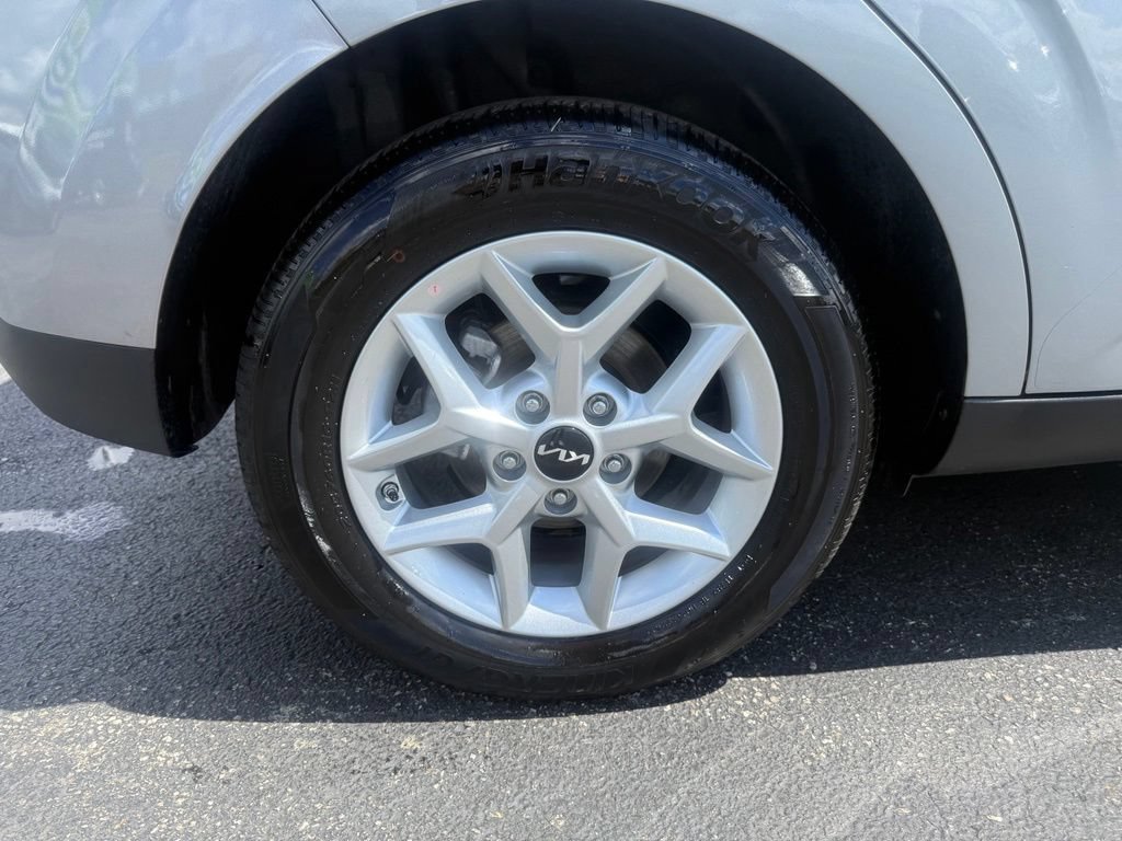 Used 2025 Kia Soul LX w/ LX Technology Package FWD image 41